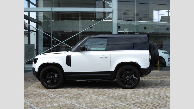 2024 認定中古車 Land Rover Defender 90 フジホワイト D350 ディーゼルマイルドハイブリッド X-Dynamic HSE