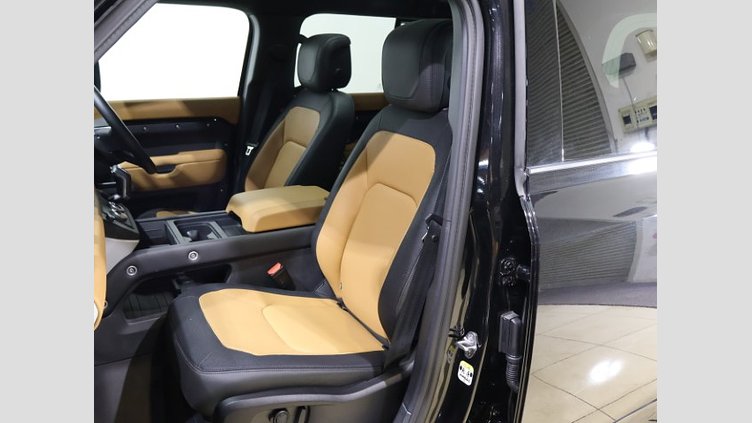 2024 認定中古車 Land Rover Defender 110 サントリーニブラック D300 AWD（AT） X-DYNAMIC HSE