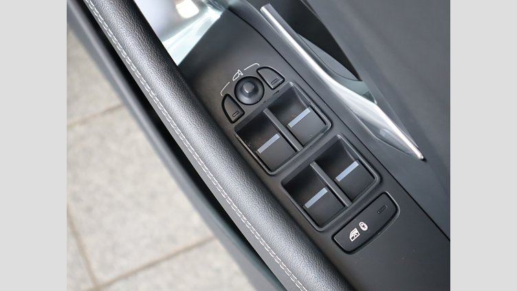 2021 認定中古車 Jaguar E-Pace Hakuba Silver 2.0 litre i4D​ R-Dynamic S