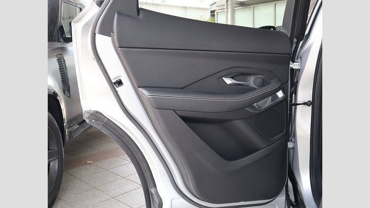 2021 認定中古車 Jaguar E-Pace Hakuba Silver 2.0 litre i4D​ R-Dynamic S
