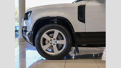 Defender 110 12