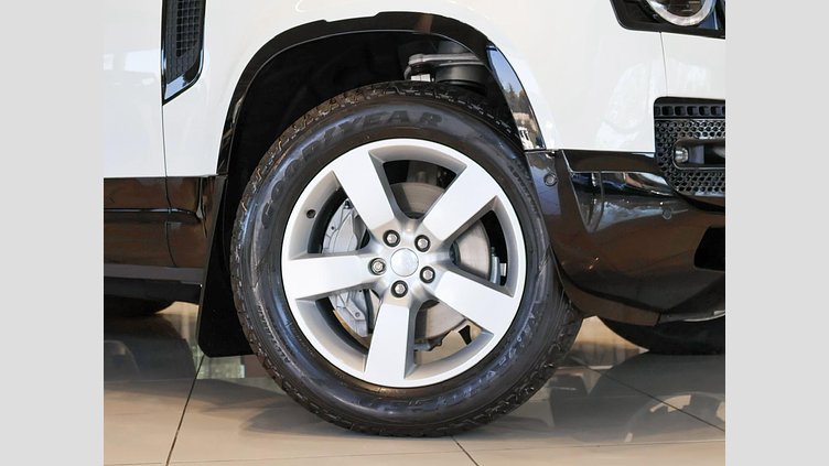 2025 Approved Land Rover Defender 110 Fuji White D350 D350 X-Dynamic HSE