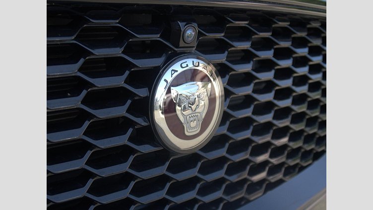 2019 認定中古車 Jaguar E-Pace サントリーニブラック D180 オートマチック全輪駆動 S
