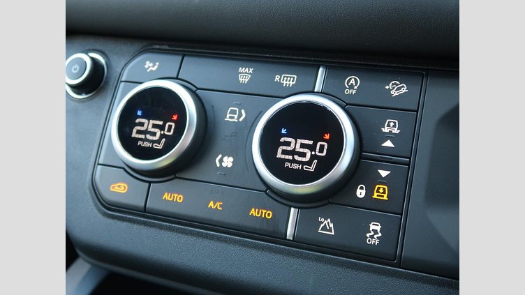 2022 認定中古車 Land Rover Defender 110 サントリーニブラック D300 AWD（AT） X