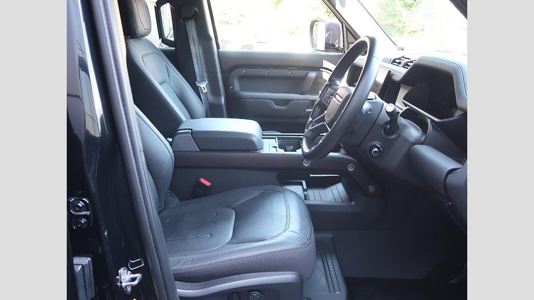 2022 認定中古車 Land Rover Defender 110 サントリーニブラック D300 AWD（AT） X