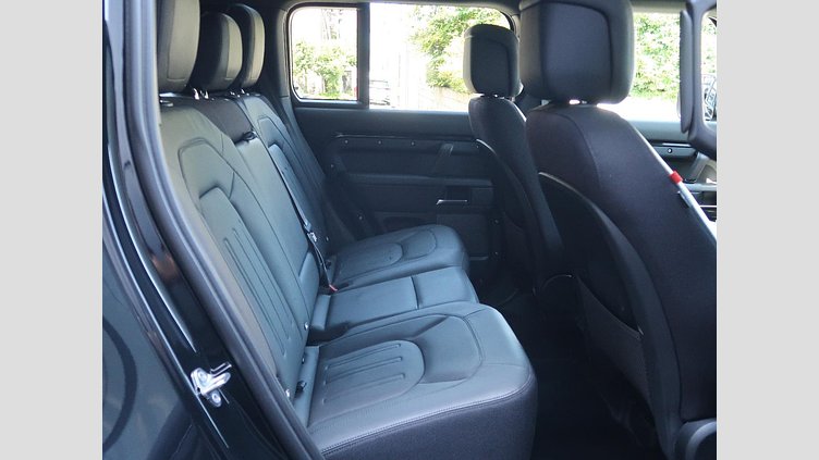 2022 認定中古車 Land Rover Defender 110 サントリーニブラック D300 AWD（AT） X