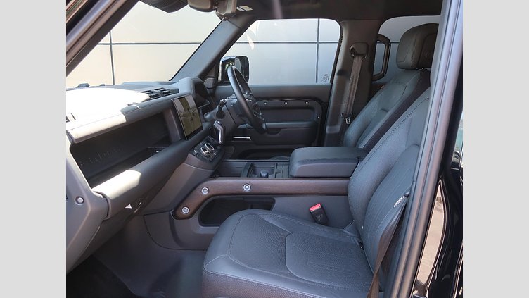 2022 認定中古車 Land Rover Defender 110 サントリーニブラック D300 AWD（AT） X
