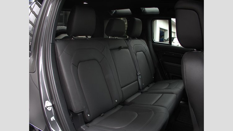 2024 認定中古車 Land Rover Defender 110 カルパチアングレイ D350 ディーゼルマイルドハイブリッド X-Dynamic HSE