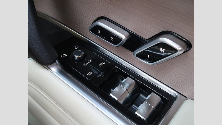 2025 認定中古車 Land Rover Range Rover サントリーニブラック D350 AWD MHEV（AT） スタンダードホイールベース Autobiography