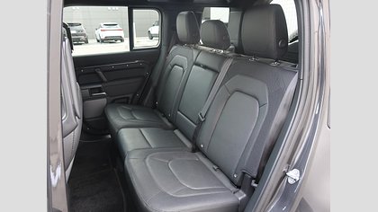 Defender 110 42