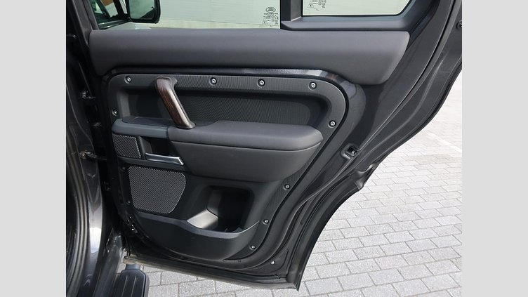 2023 認定中古車 Land Rover Defender 110 カルパチアングレイ D300 AWD（AT） X-DYNAMIC SE