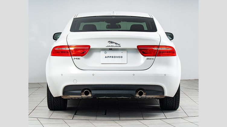 2017 認定中古車 Jaguar XE Fuji White 2.0LPET Rスポーツ　25ｔ