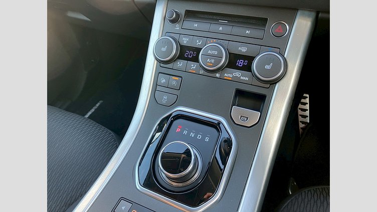 2017 認定中古車 Land Rover Range Rover Evoque Fuji White 2.0 litre Si4 Petrol  FREESTYLE (SE)