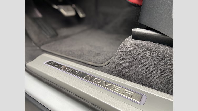 2020 JAZDENÉ VOZIDLÁ Land Rover Range Rover Sport Yulong White 3.0D SDV6 306 PS AWD Auto                                    HSE Dynamic