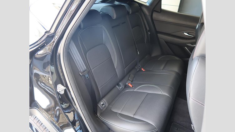2024 認定中古車 Jaguar E-Pace Santorini Black 2.0 litre i4D​ R-Dynamic SE D200