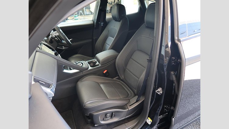 2024 認定中古車 Jaguar E-Pace Santorini Black 2.0 litre i4D​ R-Dynamic SE D200