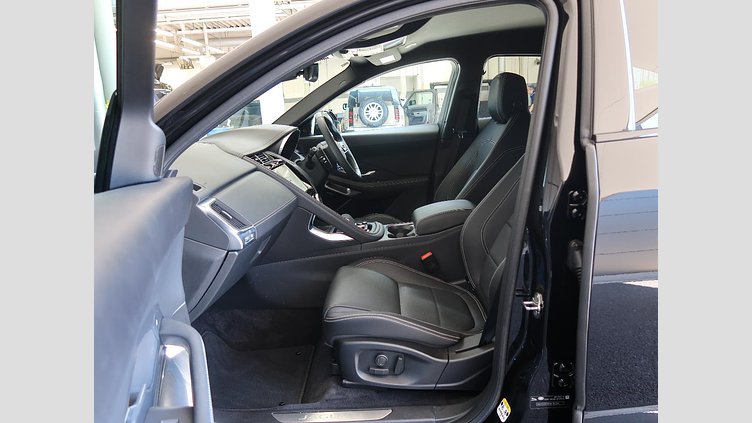 2024 認定中古車 Jaguar E-Pace Santorini Black 2.0 litre i4D​ R-Dynamic SE D200
