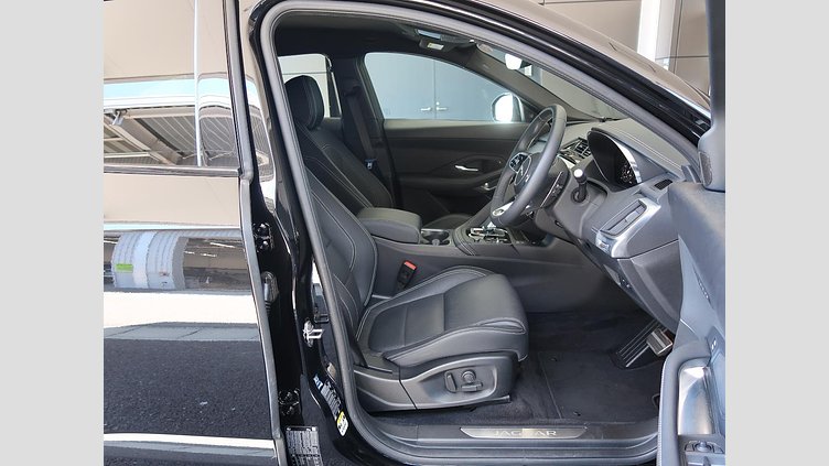 2024 認定中古車 Jaguar E-Pace Santorini Black 2.0 litre i4D​ R-Dynamic SE D200