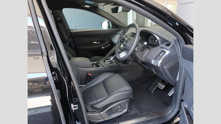 2024 認定中古車 Jaguar E-Pace Santorini Black 2.0 litre i4D​ R-Dynamic SE D200
