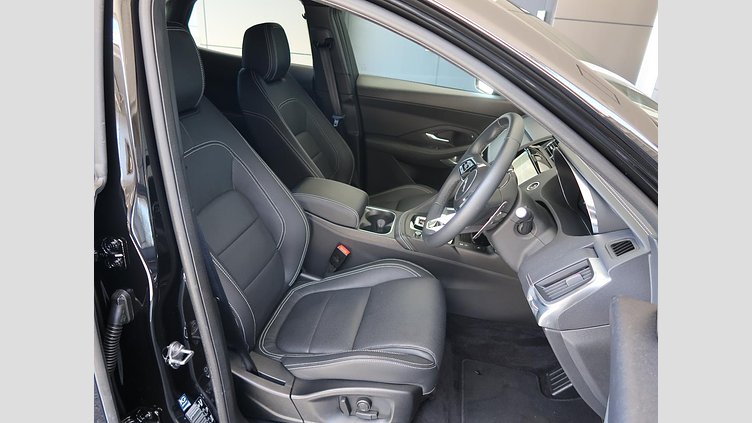 2024 認定中古車 Jaguar E-Pace Santorini Black 2.0 litre i4D​ R-Dynamic SE D200