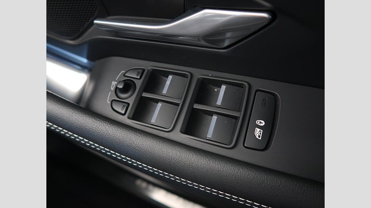 2024 認定中古車 Jaguar E-Pace Santorini Black 2.0 litre i4D​ R-Dynamic SE D200