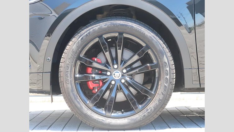 2024 認定中古車 Jaguar E-Pace Santorini Black 2.0 litre i4D​ R-Dynamic SE D200