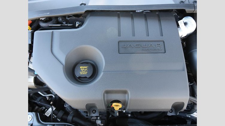 2024 認定中古車 Jaguar E-Pace Santorini Black 2.0 litre i4D​ R-Dynamic SE D200