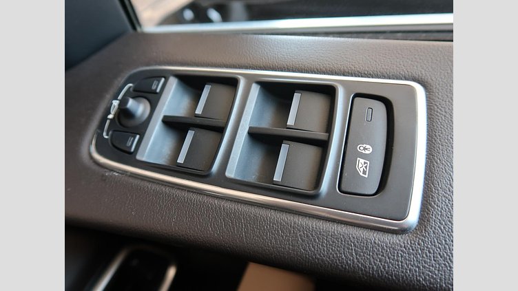 2016 認定中古車 Jaguar F-Pace British Racing Green ディーゼル プレステージ