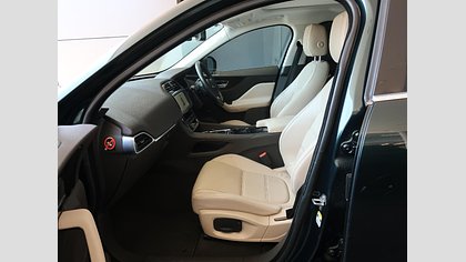 F-Pace 29