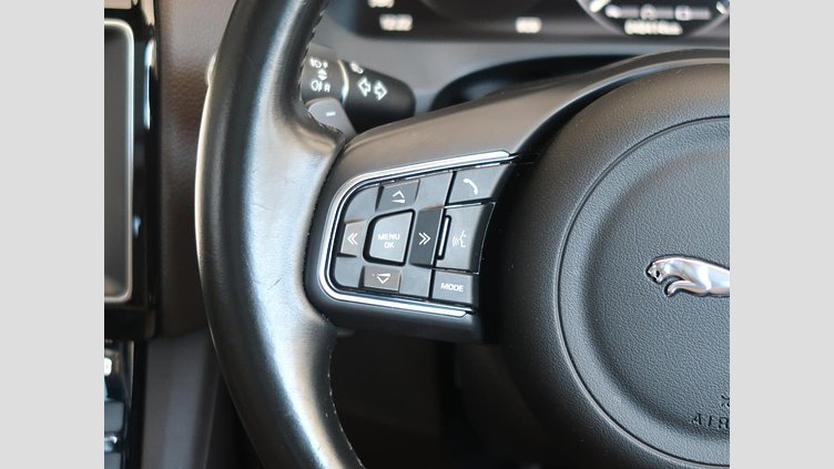 2016 認定中古車 Jaguar F-Pace British Racing Green ディーゼル プレステージ