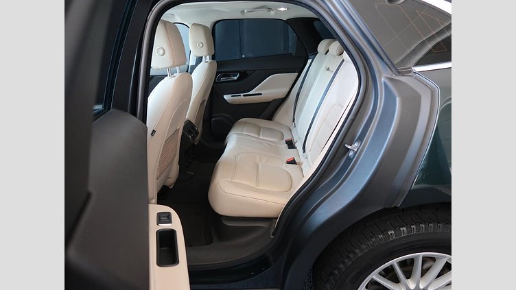 2016 認定中古車 Jaguar F-Pace British Racing Green ディーゼル プレステージ