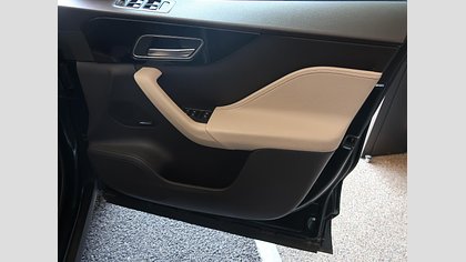 F-Pace 58