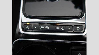 F-Pace 69