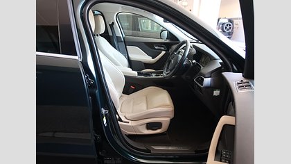 F-Pace 77