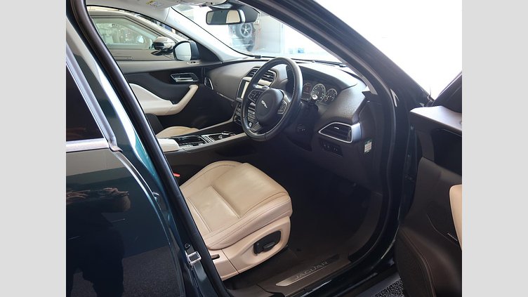 2016 認定中古車 Jaguar F-Pace British Racing Green ディーゼル プレステージ