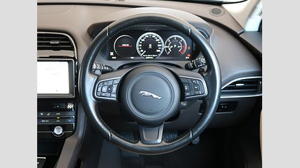 F-Pace 15