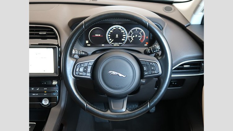 2016 認定中古車 Jaguar F-Pace British Racing Green ディーゼル プレステージ