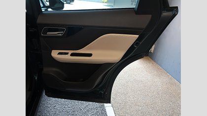 F-Pace 9