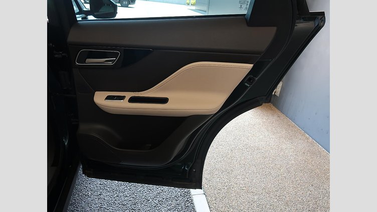 2016 認定中古車 Jaguar F-Pace British Racing Green ディーゼル プレステージ