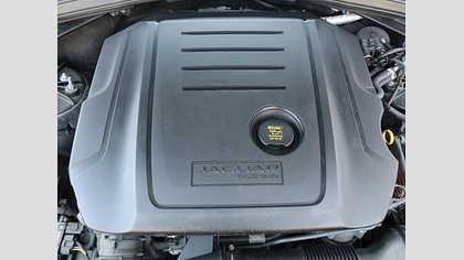 F-Pace 54