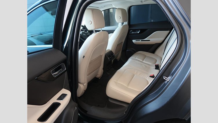 2016 認定中古車 Jaguar F-Pace British Racing Green ディーゼル プレステージ