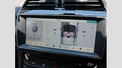 F-Pace 47