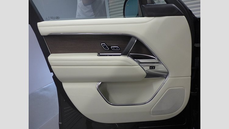 2023 認定中古車 Land Rover Range Rover Charente Grey D300 Autobiography