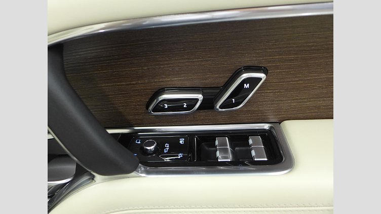 2023 認定中古車 Land Rover Range Rover Charente Grey D300 Autobiography
