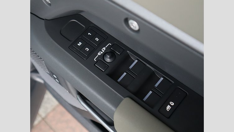 2023 認定中古車 Land Rover Defender 110 アイガーグレイ D300 AWD（AT） X-DYNAMIC SE