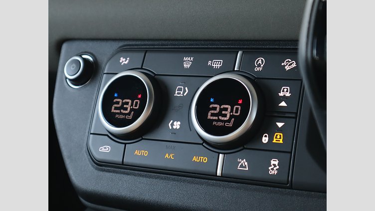 2023 認定中古車 Land Rover Defender 110 アイガーグレイ D300 AWD（AT） X-DYNAMIC SE
