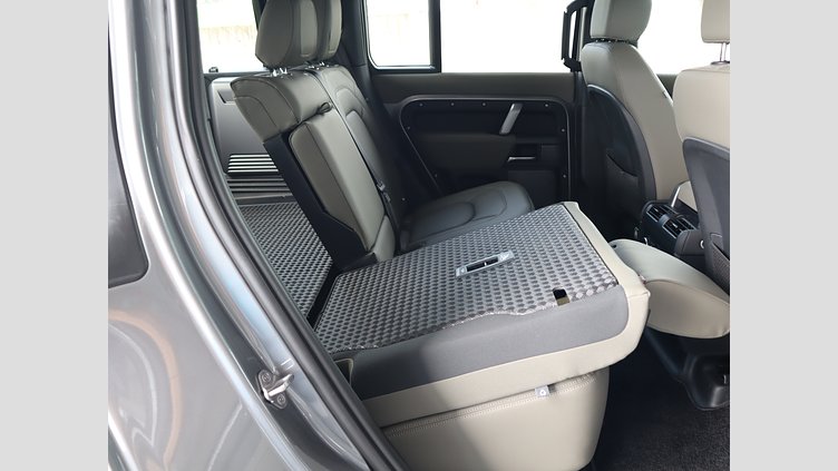2023 認定中古車 Land Rover Defender 110 アイガーグレイ D300 AWD（AT） X-DYNAMIC SE