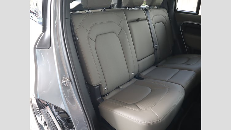 2023 認定中古車 Land Rover Defender 110 アイガーグレイ D300 AWD（AT） X-DYNAMIC SE