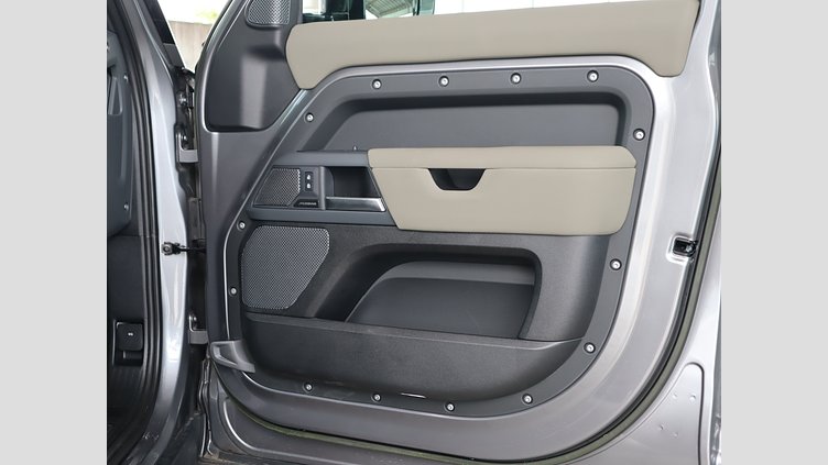 2023 認定中古車 Land Rover Defender 110 アイガーグレイ D300 AWD（AT） X-DYNAMIC SE