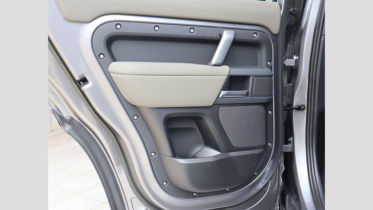 2023 認定中古車 Land Rover Defender 110 アイガーグレイ D300 AWD（AT） X-DYNAMIC SE